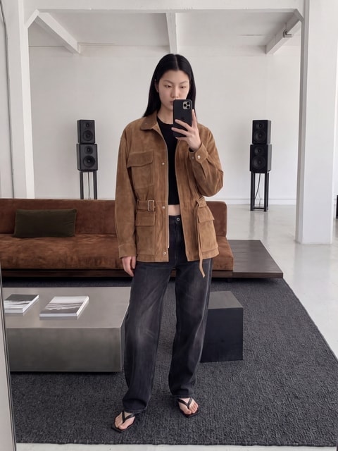 Mirror selfie · Listening Lounge